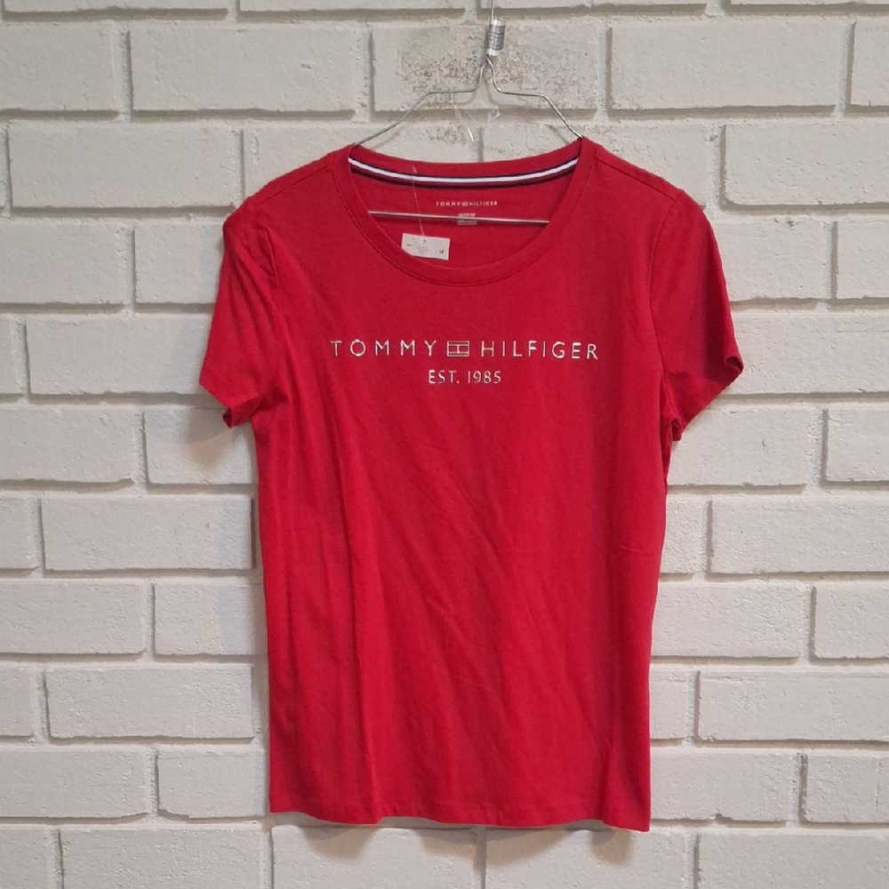 Tommy Hilfiger Red Crewneck Silver Metallic  Logo Tee. Size XS   NWT